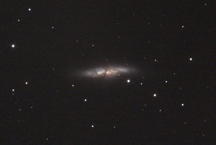 おおぐま座銀河M82