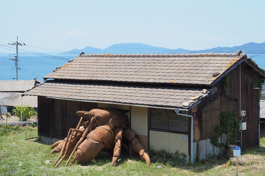 瀬戸芸　ヒトクサヤドカリ