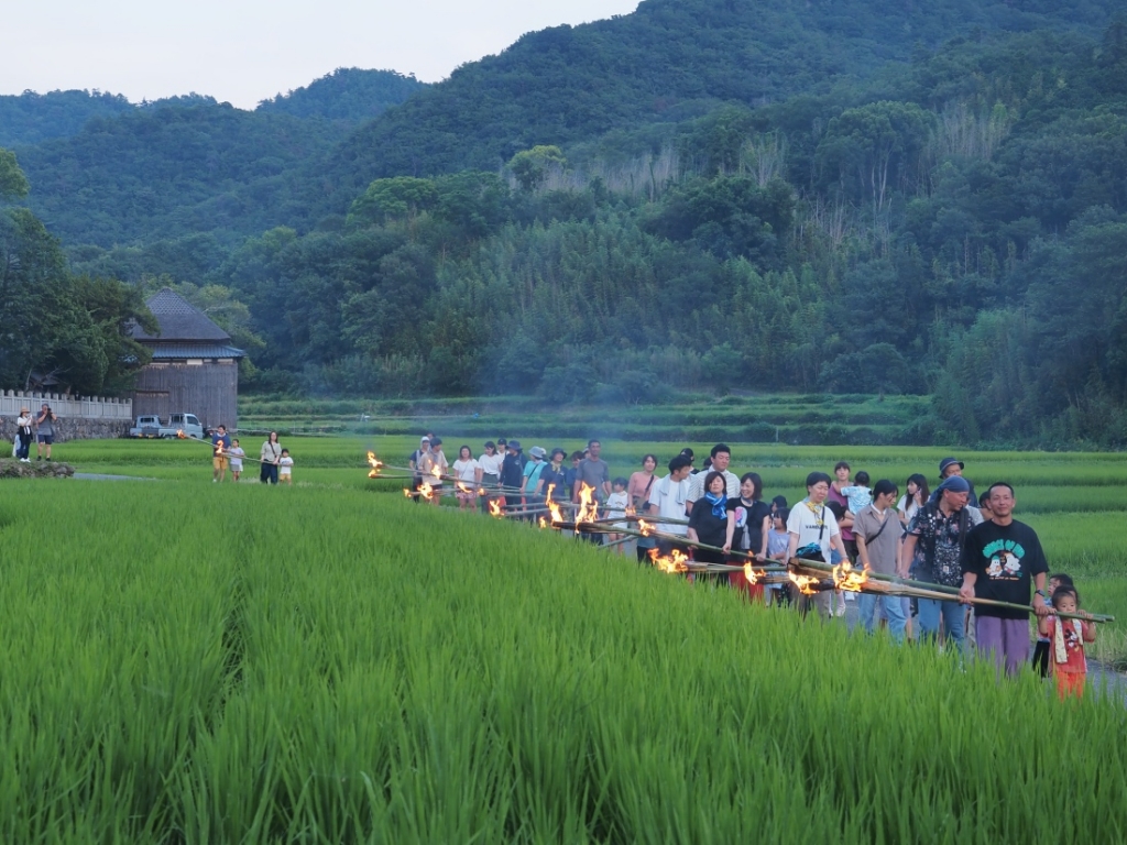 肥土山 虫送り