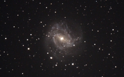 うみへび座南天の回転花火銀河M83
