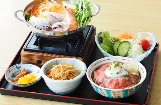 オリーブ牛のローストビーフ丼＆海鮮鍋