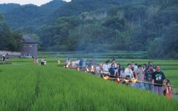 肥土山 虫送り
